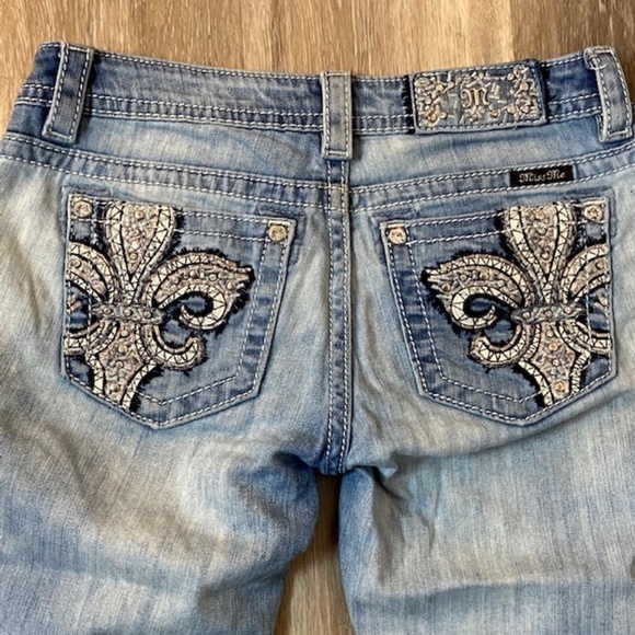 MISS ME Signature Cuffed Capri Bling Pocket Pants - Picture 7 of 10